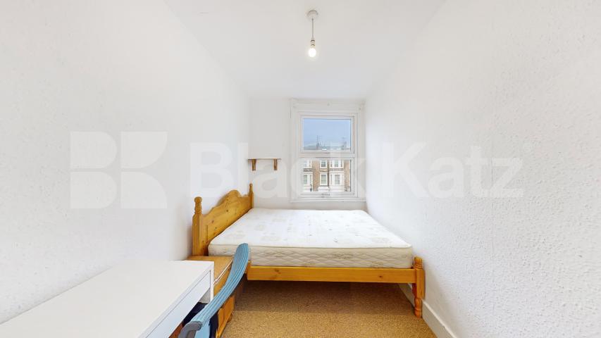			4 Bedroom, 1 bath, 1 reception Flat			 Shepherds Bush Road, Hammersmith